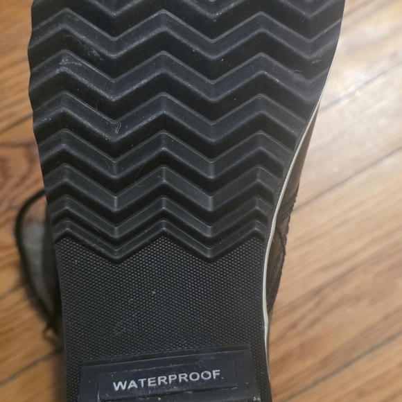 Sorel Women's Black Winter Boots - Picture 11 of 15